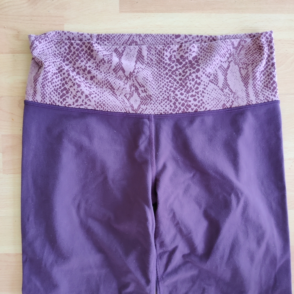 Lululemon yoga pants size 10 tall